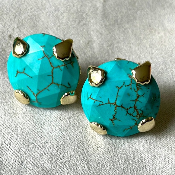 Kendra Scott Jewelry - Kendra Scott Hillary turquoise stud button earrings gold frames